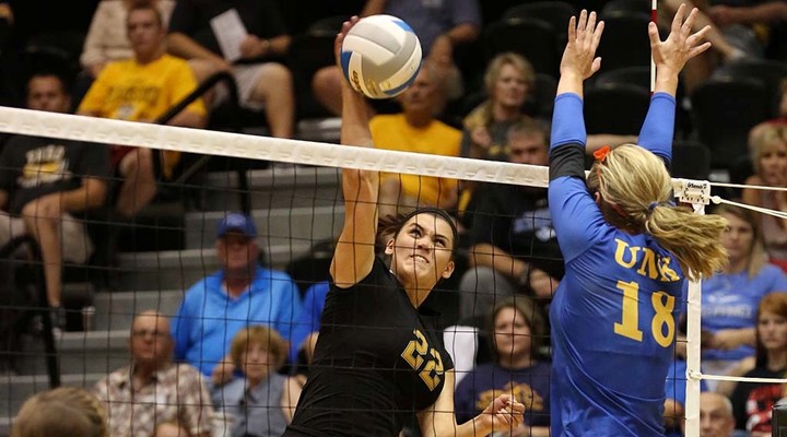 FHSU volleyball rolls to three-set win at Panhandle State