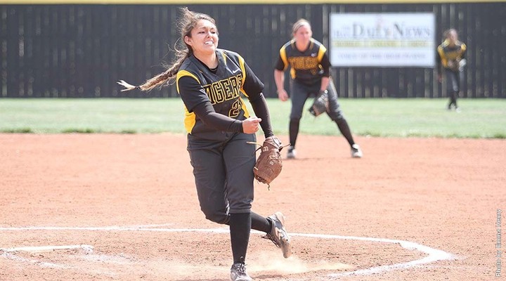 Duran leads FHSU softball to sweep of Washburn