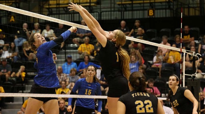 FHSU volleyball wins 10th straight to start season