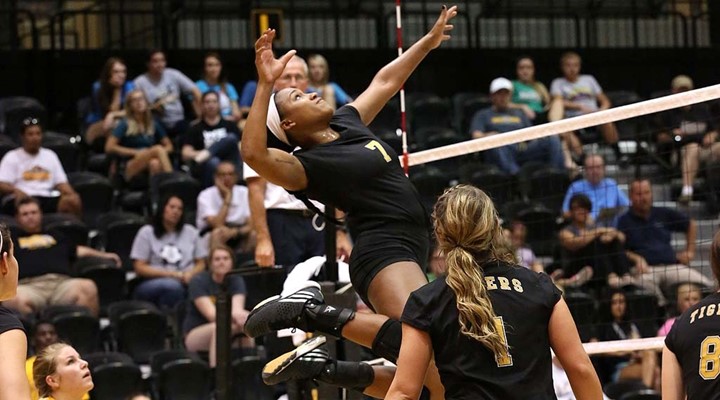 Whitten named Aggies Challenge MVP; Wagy picks up all-tournament honors