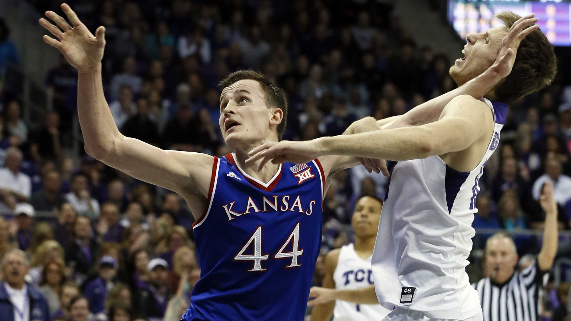 Graham 28 points as No. 10 Kansas wins at No. 16 TCU