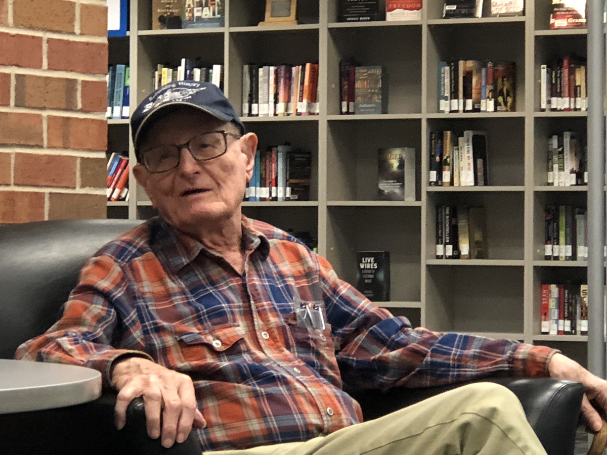 World War II veteran makes a rare appearance in first-year seminar